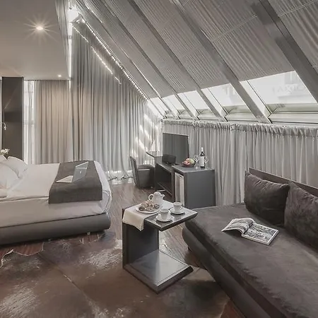 Diamond Suites, Philian And アパート